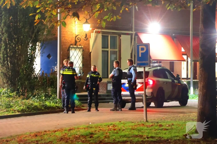 Steekincident in opvanglocatie leidt tot grote politie-inzet