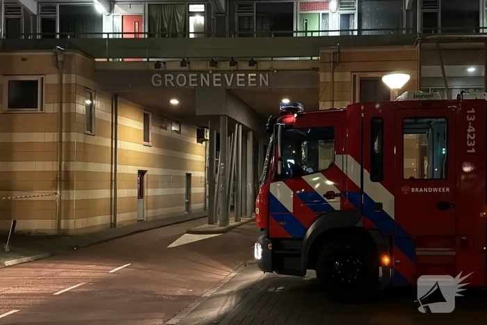 Brand in flat leidt tot grote inzet van brandweer