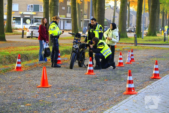 Twee scooters meegenomen voor verdere controle na politiecontrole