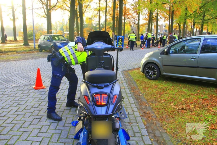 Twee scooters meegenomen voor verdere controle na politiecontrole