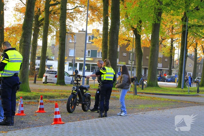 Twee scooters meegenomen voor verdere controle na politiecontrole