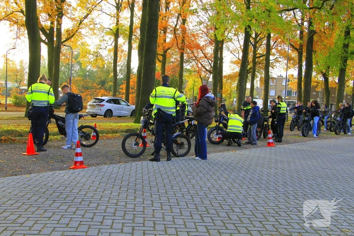 Twee scooters meegenomen voor verdere controle na politiecontrole