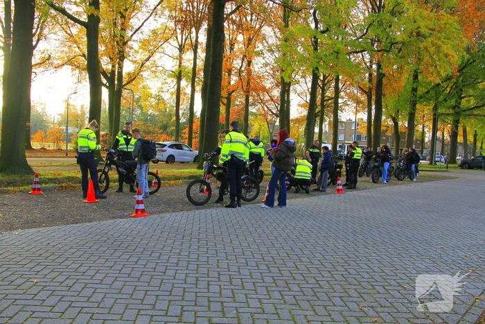 Twee scooters meegenomen voor verdere controle na politiecontrole