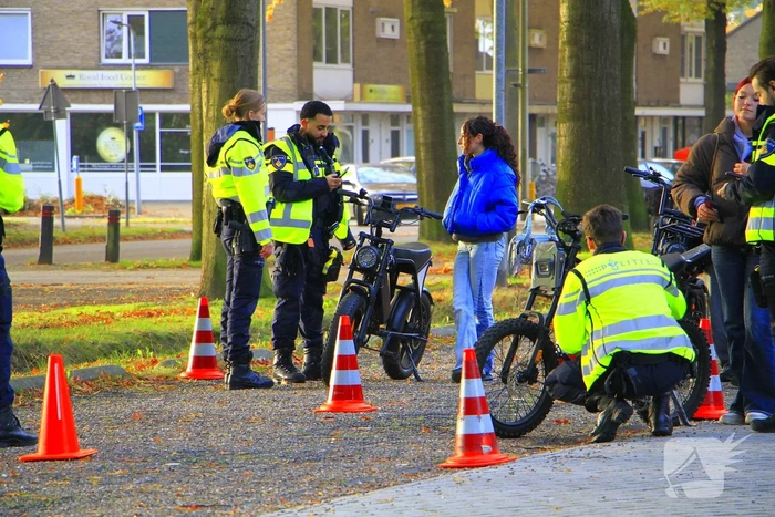 Twee scooters meegenomen voor verdere controle na politiecontrole