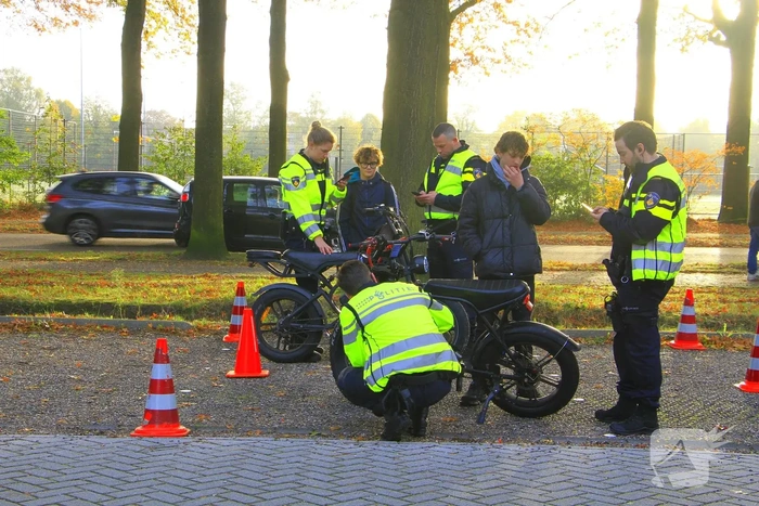Twee scooters meegenomen voor verdere controle na politiecontrole