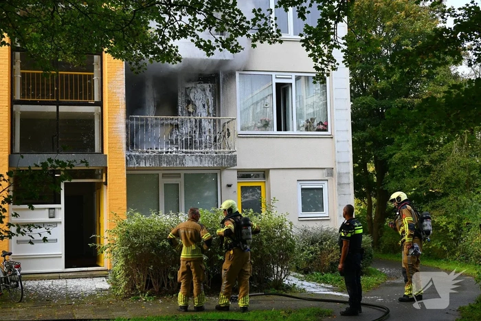 Brand in flatwoning veroorzaakt aanzienlijke schade
