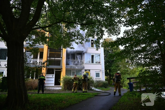 Brand in flatwoning veroorzaakt aanzienlijke schade