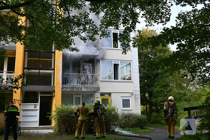 Brand in flatwoning veroorzaakt aanzienlijke schade