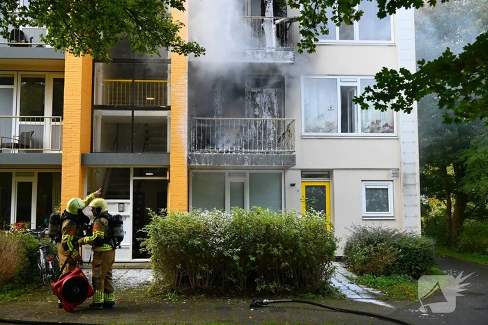 Brand in flatwoning veroorzaakt aanzienlijke schade