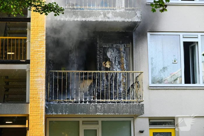 Brand in flatwoning veroorzaakt aanzienlijke schade