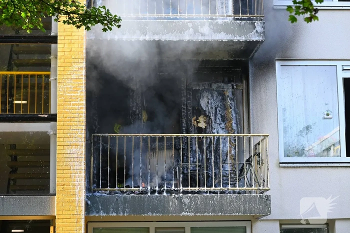 Brand in flatwoning veroorzaakt aanzienlijke schade