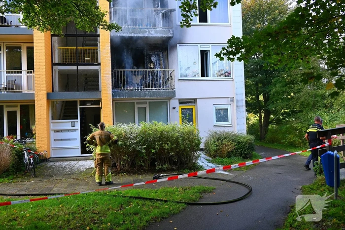 Brand in flatwoning veroorzaakt aanzienlijke schade