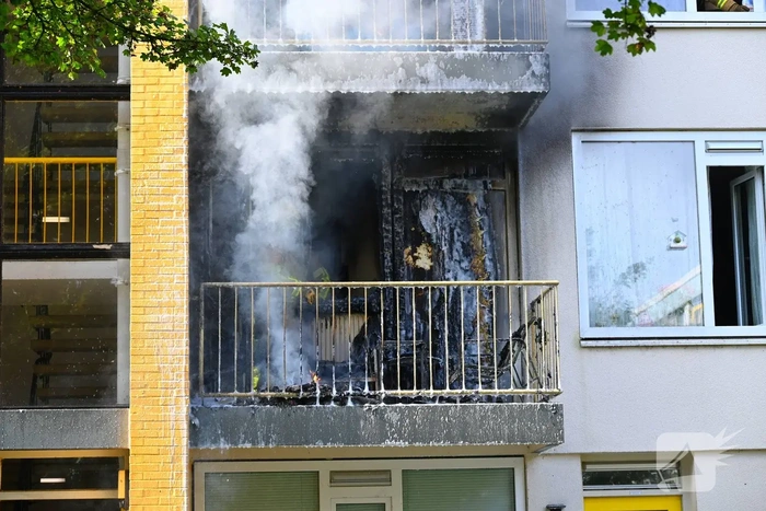 Brand in flatwoning veroorzaakt aanzienlijke schade