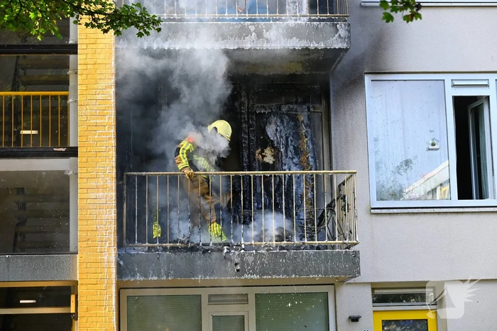 Brand in flatwoning veroorzaakt aanzienlijke schade