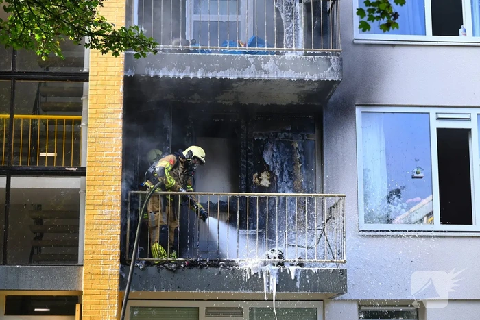 Brand in flatwoning veroorzaakt aanzienlijke schade