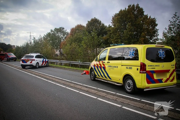 Brandweer voorkomt dat auto verder te water raakt