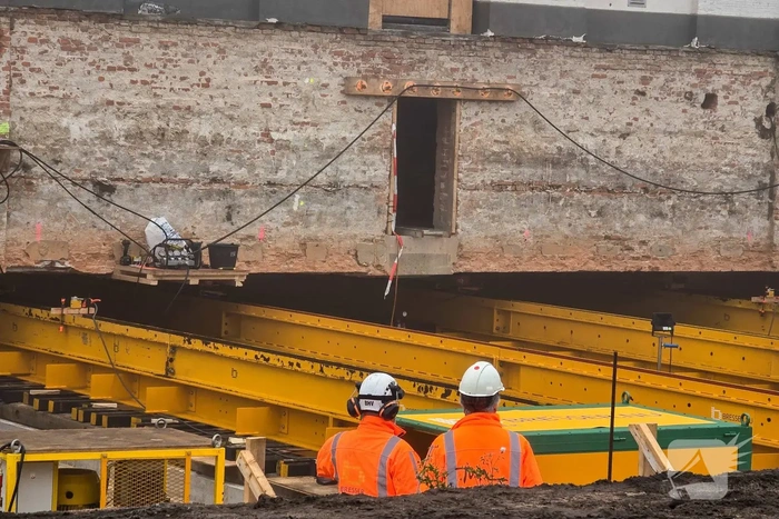Monumentaal stationsgebouw van 720 ton wordt verplaatst