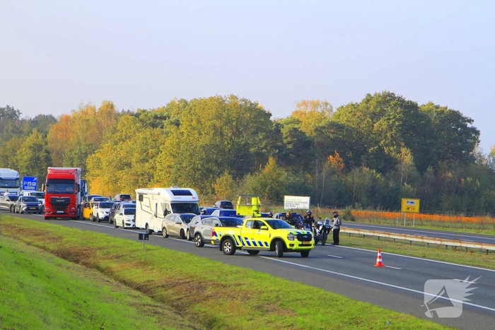 Aanrijding met meerdere voertuigen op snelweg