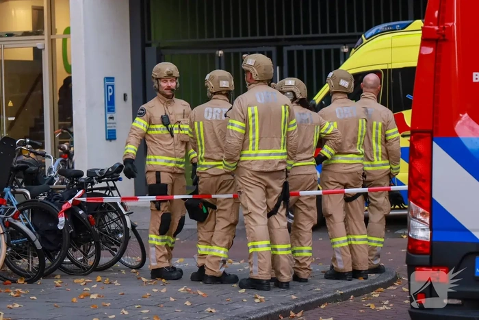 Hulpdiensten massaal aanwezig bij incident in flatgebouw
