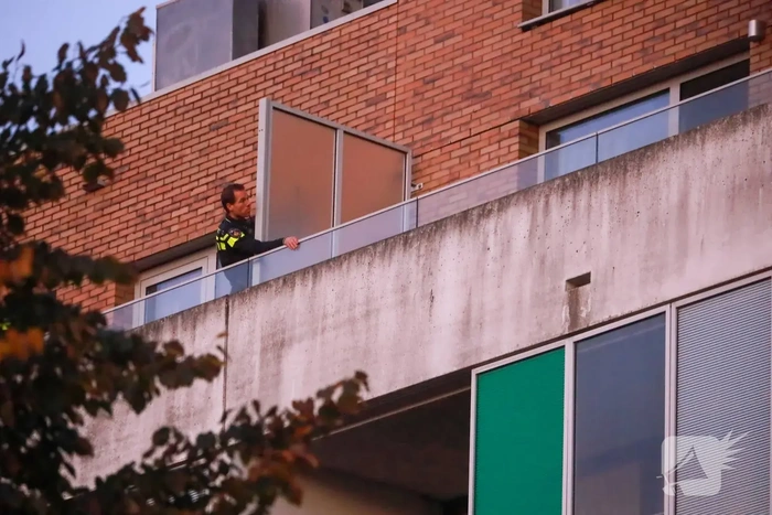 Hulpdiensten massaal aanwezig bij incident in flatgebouw