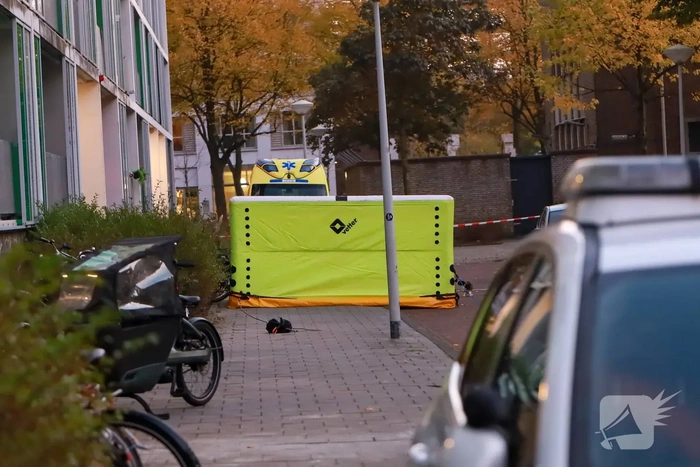 Hulpdiensten massaal aanwezig bij incident in flatgebouw