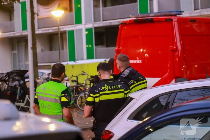 Hulpdiensten massaal aanwezig bij incident in flatgebouw