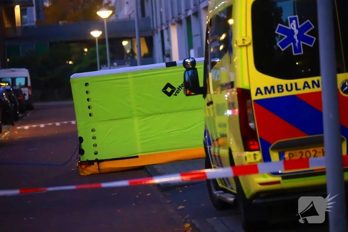 Hulpdiensten massaal aanwezig bij incident in flatgebouw