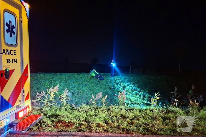 Motor verliest controle en komt te water
