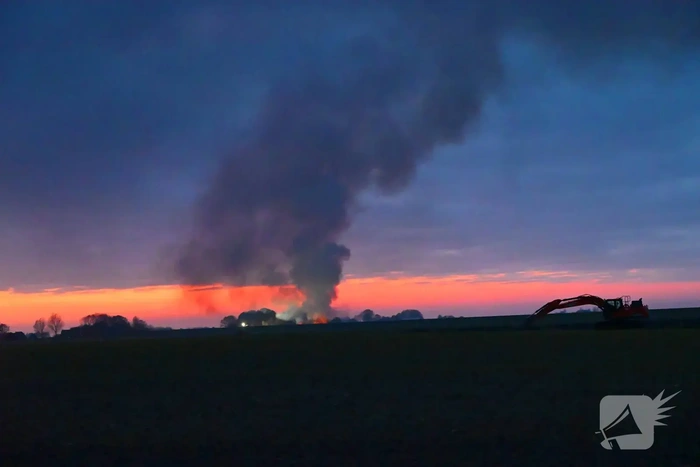 Brand in loods leidt tot grote inzet van hulpdiensten