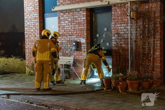Woningbrand vermoedelijk veroorzaakt door vuurwerkbom