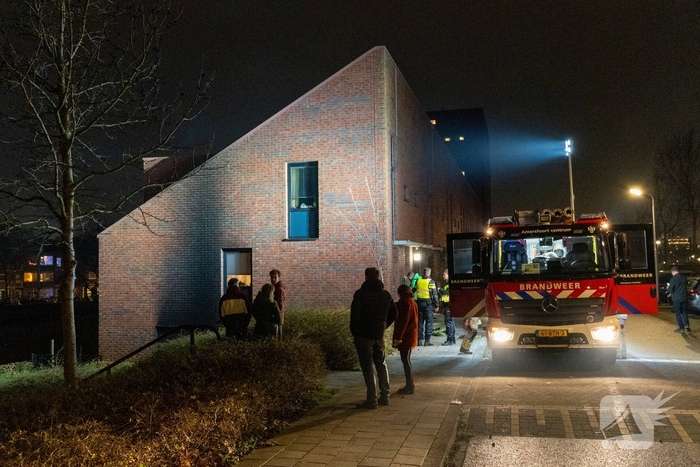 Woningbrand vermoedelijk veroorzaakt door vuurwerkbom
