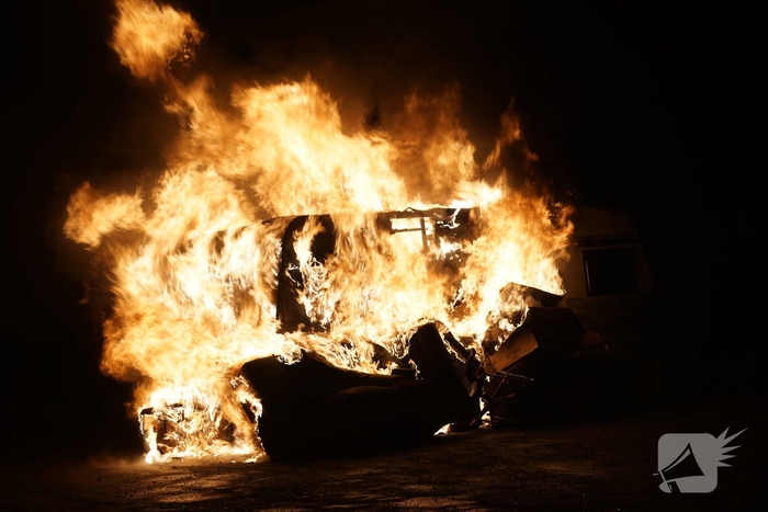 Caravan gaat in vlammen op