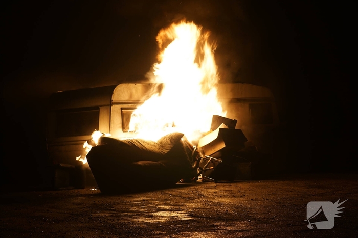 Caravan gaat in vlammen op