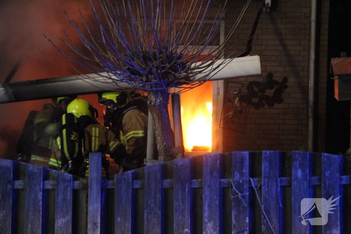 Traumateam opgeroepen bij uitslaande woningbrand