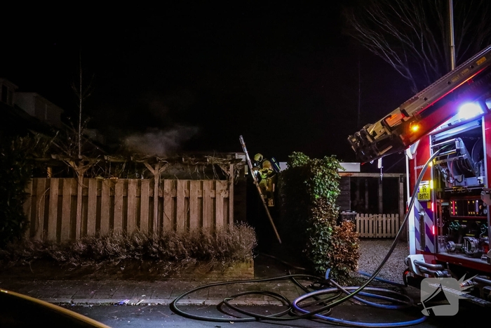 Brand ontdekt in schuur achter woning