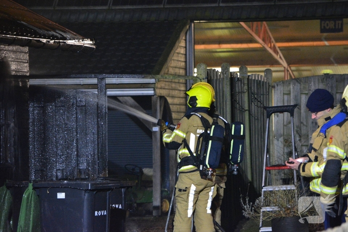 Brand verwoest bijgebouw