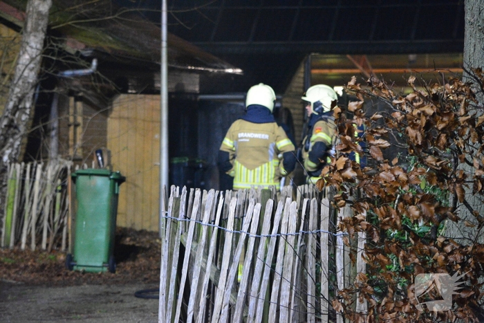 Brand verwoest bijgebouw