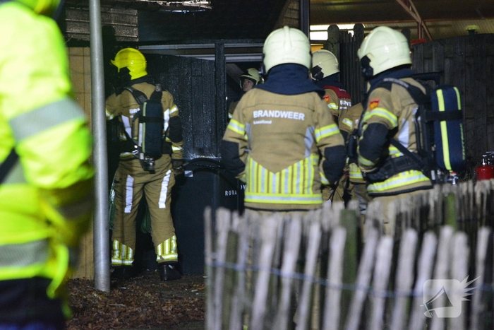 Brand verwoest bijgebouw
