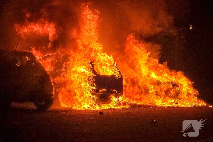 Brand verwoest meerdere auto's