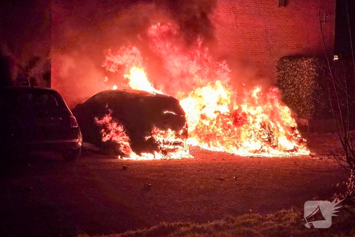Brand verwoest meerdere auto's