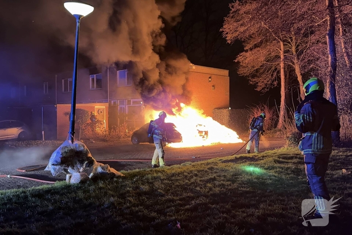 Brand verwoest meerdere auto's