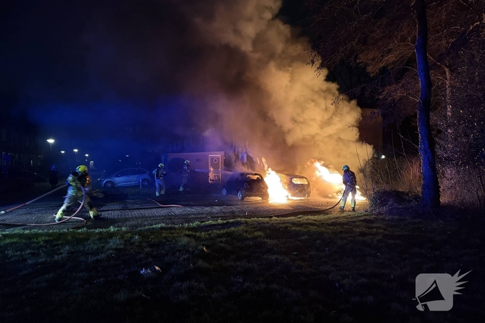 Brand verwoest meerdere auto's