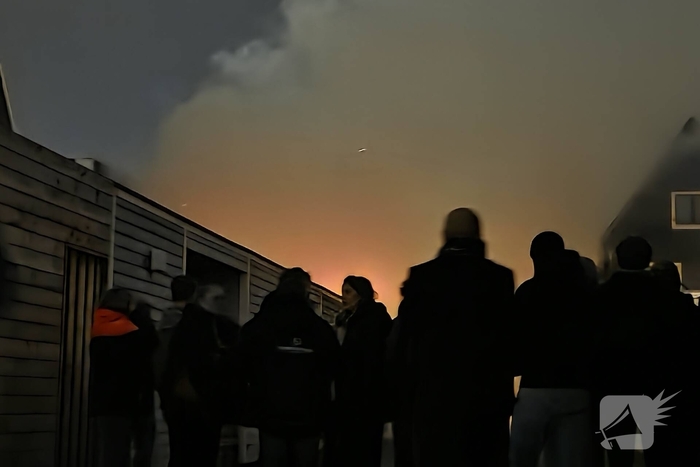 Brand in bijgebouw veroorzaakt rookontwikkeling