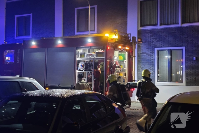 Brand in bijgebouw veroorzaakt rookontwikkeling