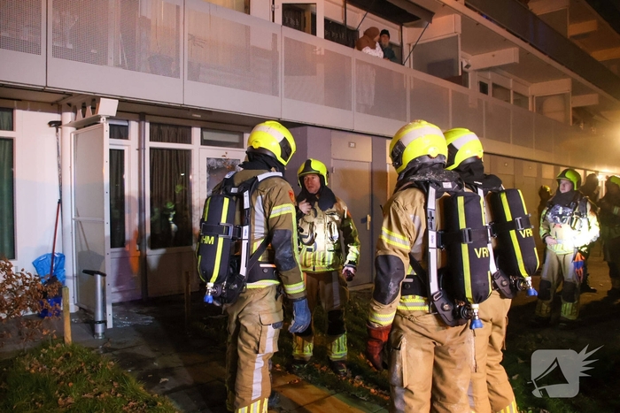 Ruit van deur geforceerd wegens brandmelding