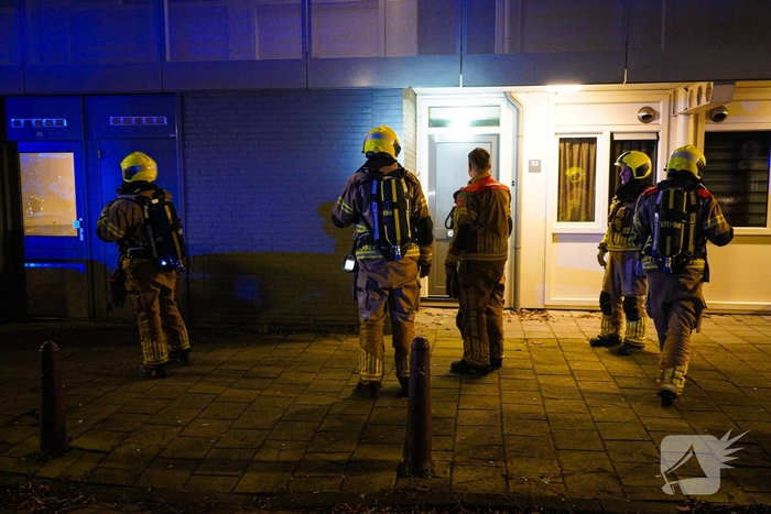 Ruit van deur geforceerd wegens brandmelding