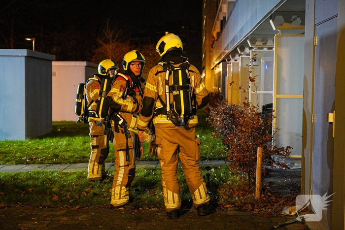 Ruit van deur geforceerd wegens brandmelding