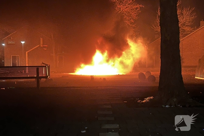Buitenbrand zorgt voor zwarte rookwolken