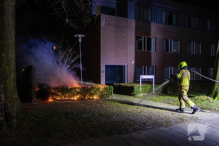 Meerdere brandstichtingen en bekogelingen door jongeren