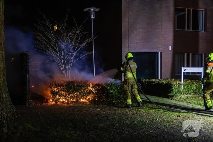 Meerdere brandstichtingen en bekogelingen door jongeren